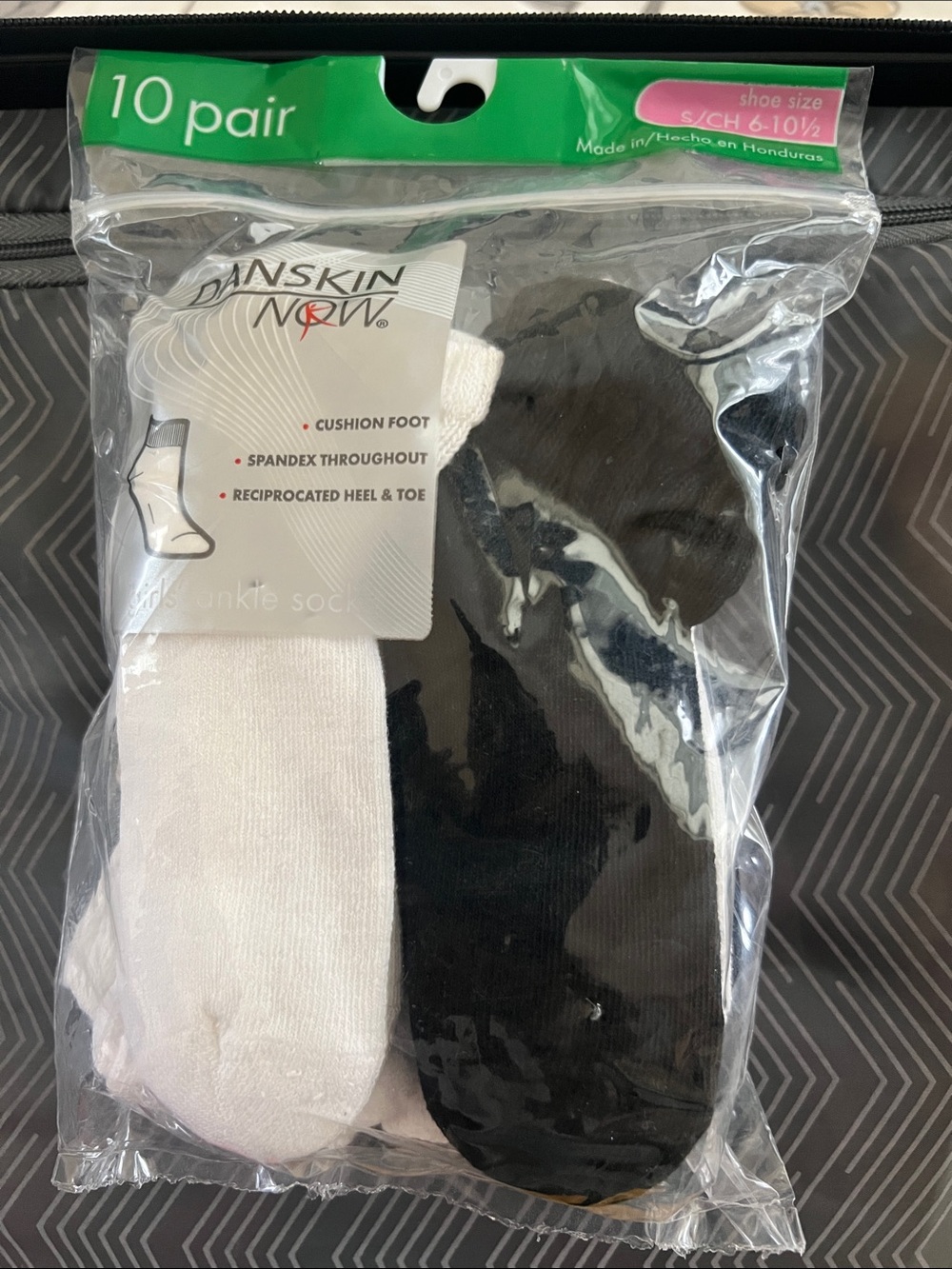 Danskin Now kids 10-Pair Ankle Socks - Black & White